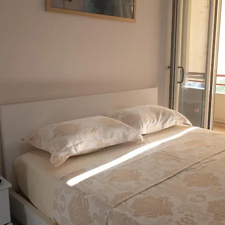 アパート Green Studio Apartment ティラナ