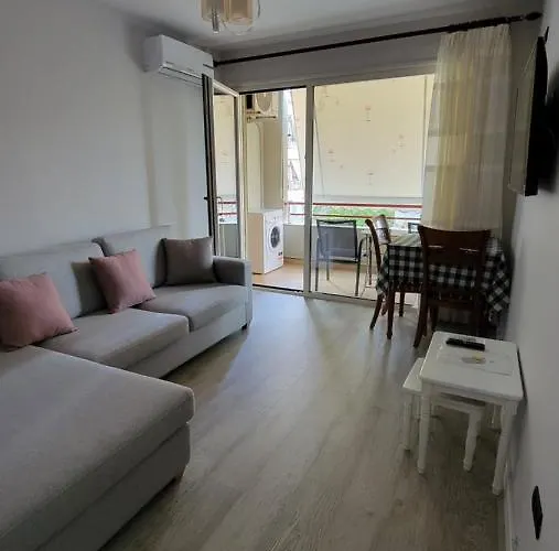 Green Studio Apartment *