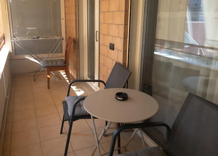 アパート Green Studio Apartment ティラナ